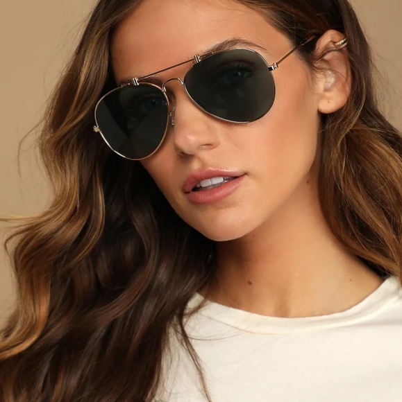 Lulus Accessories - NWT- Lulu's Into the Sunsets Gold Aviator Sunglasses
